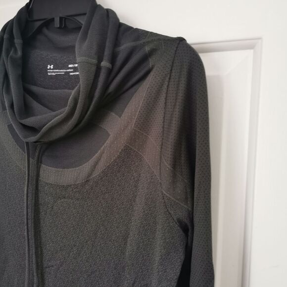 2/$30 Under Armour long sleeve shirt size M - Picture 2 of 5